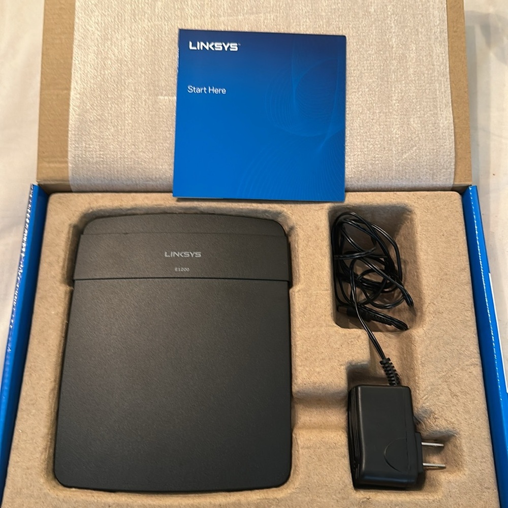 Linksys N300 wireless router - Picture 2 of 6